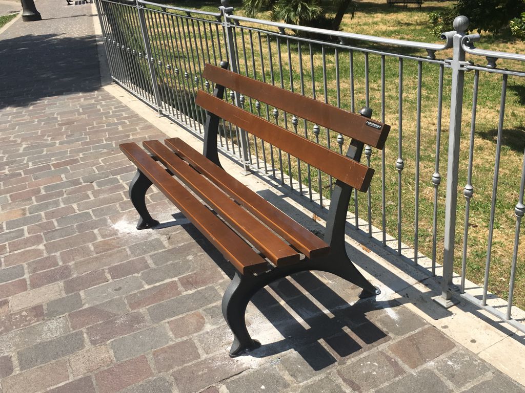 panchina classica legno ghisa firenze lato.jpg