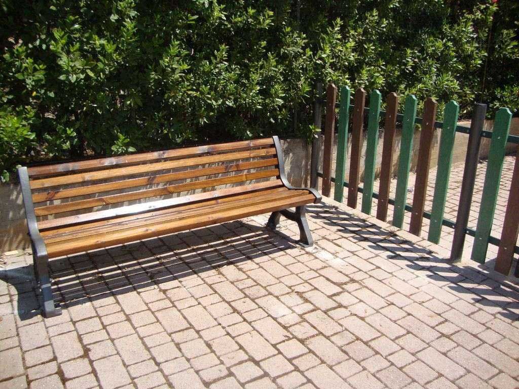 panchina itaia e recinzione re2.jpg