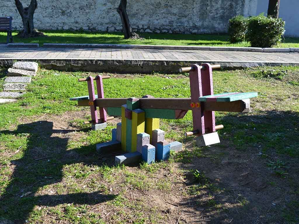 Bilico in plastica riciclata parco giochi