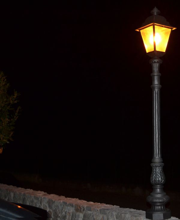155 palo in ghisa con lanterna 604B.jpg