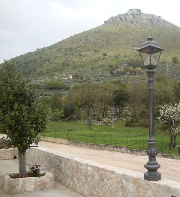 COD 150 PALO GHISA BASE OTTAGONALE PICCOLISSIMA.jpg