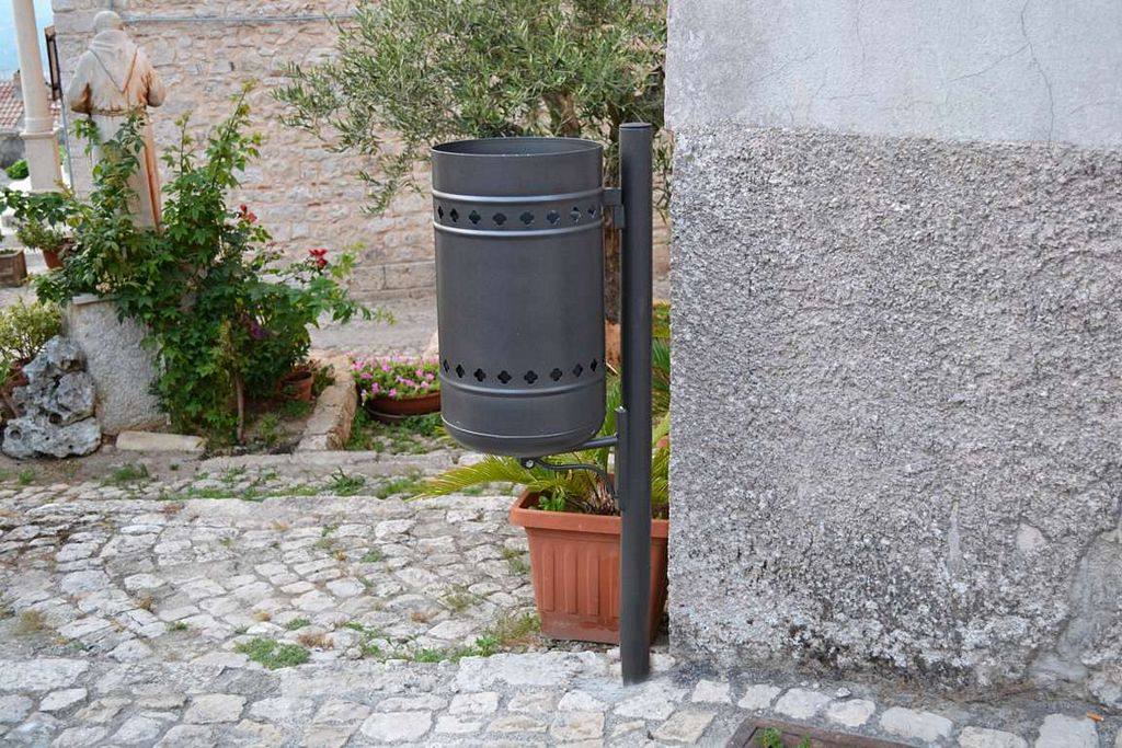 Cestini arredo urbano.jpg