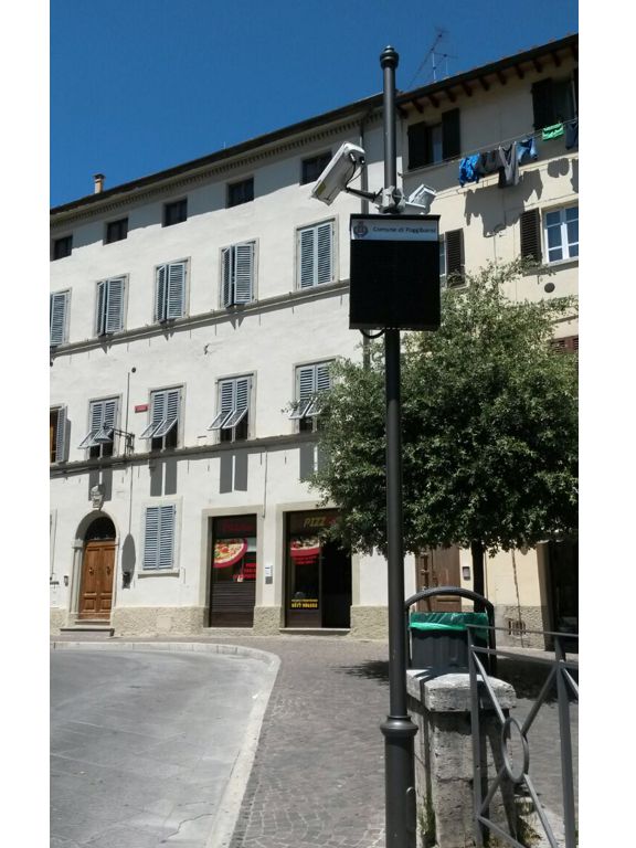 Palo video sorveglianza segnaletica.jpg