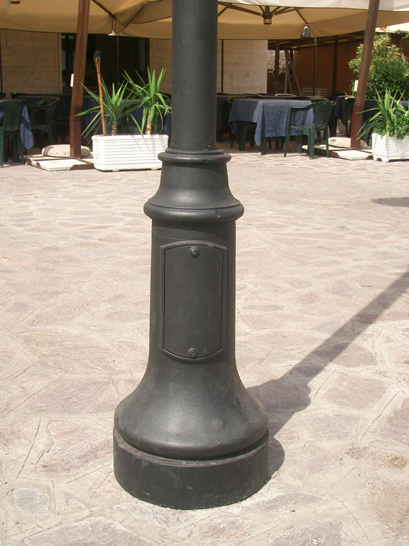 base 311 ghisa irno cast ornamental base.jpg