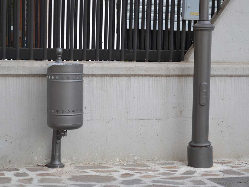 base circolare media 316 cestino 901 ghisa acciaio.jpg