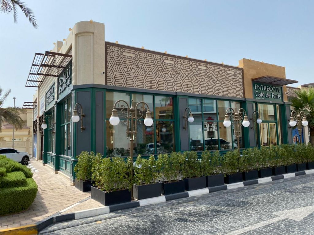cafe de paris fioriere acciaio e pali.jpg