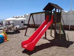 castello con altalena 7033 miramare latina.jpg