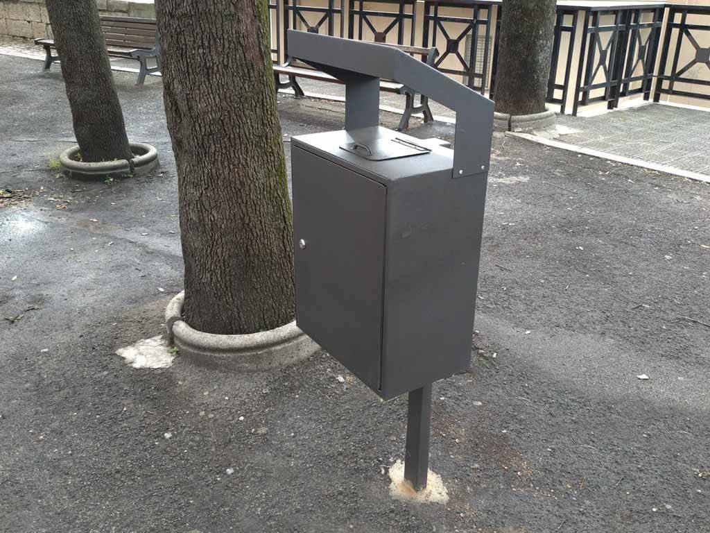 cestino deizioni canine acciaio raccolta rifiuti cani foto2.jpg