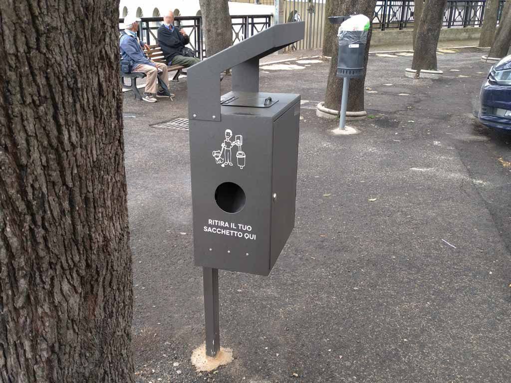 cestino deizioni canine acciaio raccolta rifiuti cani foto3.jpg