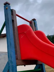dettaglio scivolo castello mini plastica riciclata strongplast.jpg