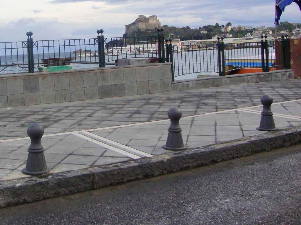 dissuasore 708 ghisa acciaio foto Ombrone.jpg