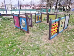 labirinto gioco sensoriale accessibile in plastica riciclata.jpg