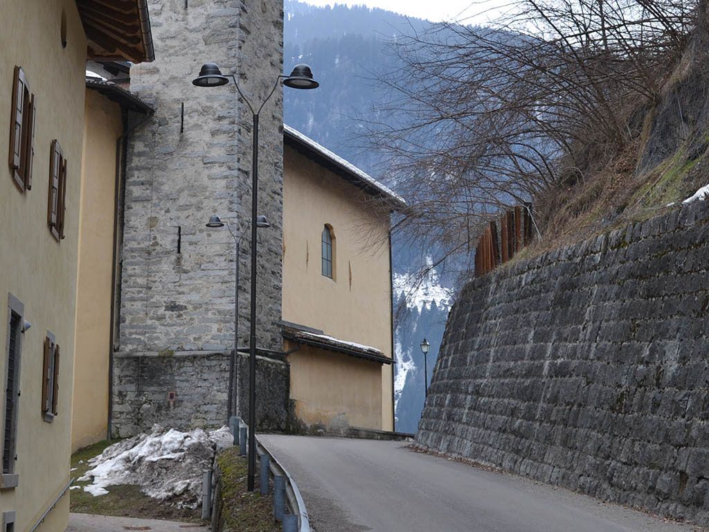 pali acciaio TPLX1 lampara 628 comune di carisolo 08.jpg