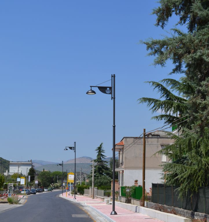 pali sky su strada.jpg