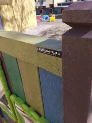 pannello sensoriale specchio multicolore plastica riciclata.jpg