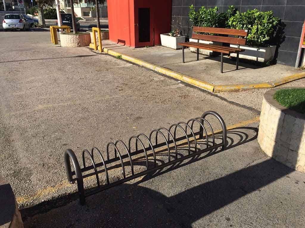portabici artistico acciaio sei posti economic panchina valencia.jpg