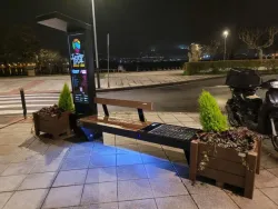smart bench piazza fioriere signage.webp