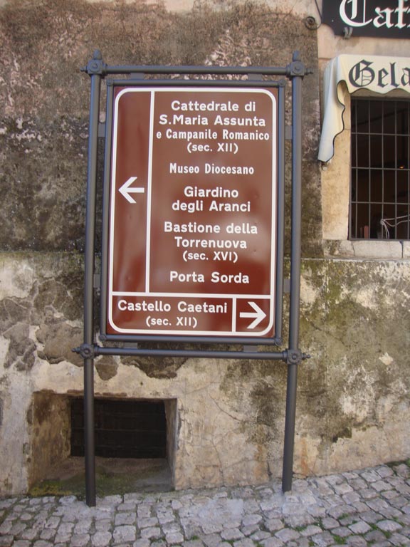stendardo acciaio ghisa arredo urbano.jpg