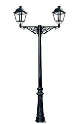 Palo_villa_con_due_lanterne_due_bracci_cablato_led.jpg
