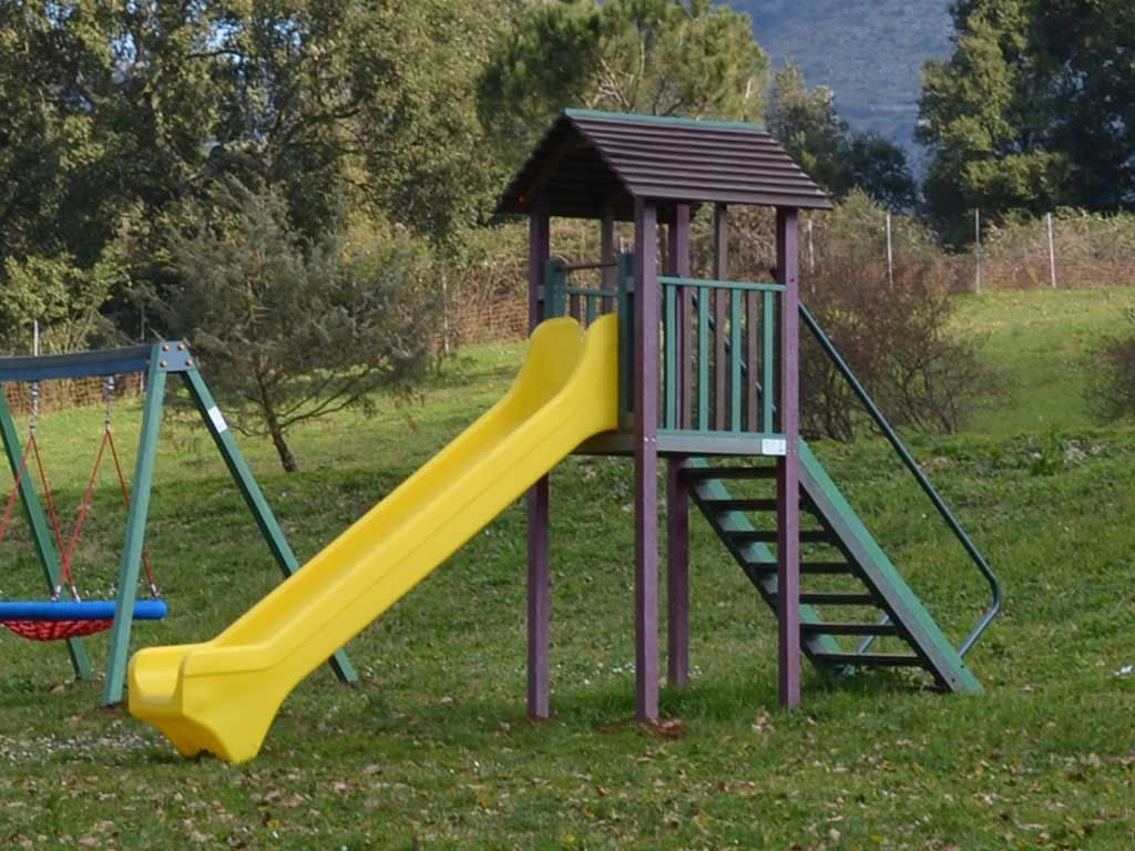 Castello in Strongplast - plastica riciclata post consumo