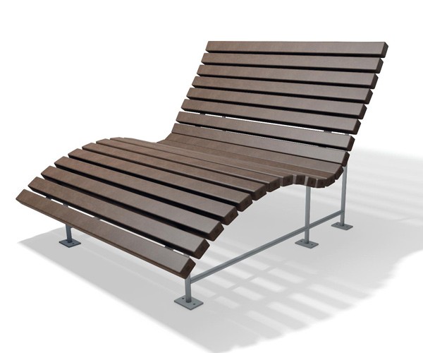 chaise longue in recycled plastics