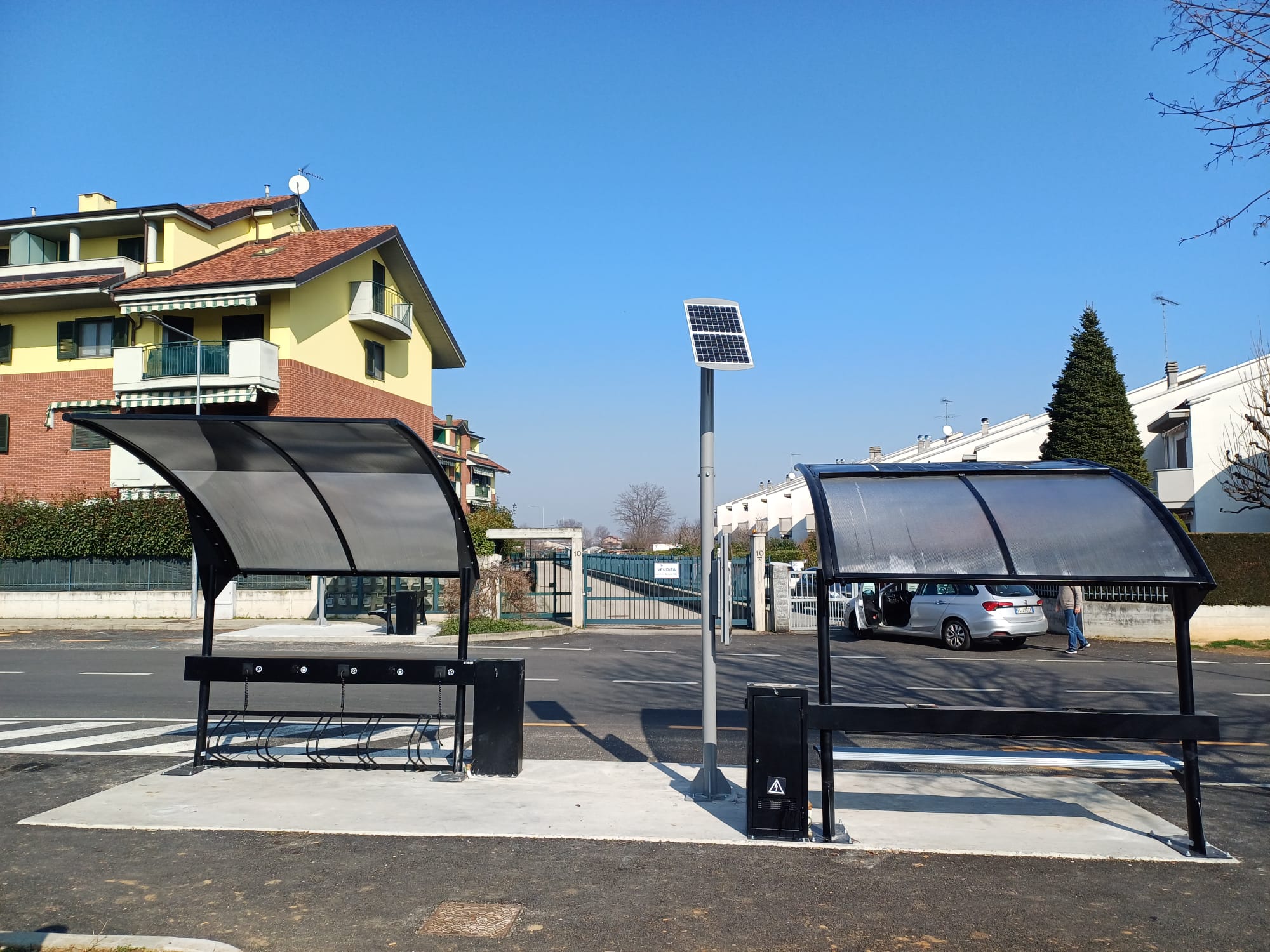 Pensiline ARCO SMART - Volvera - Arco Smart Con Panhina Ricarica Ebike Doppia Arco Smart Con Panhina Ricarica Ebike Doppia