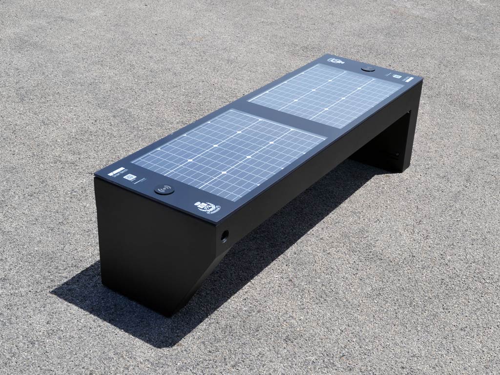 Prodotti Smart City - Panchina Viva Smart Bench Senza Schienale Fotovoltaica Foto 1 Panchina Viva Smart Bench Senza Schienale Fotovoltaica Foto 1