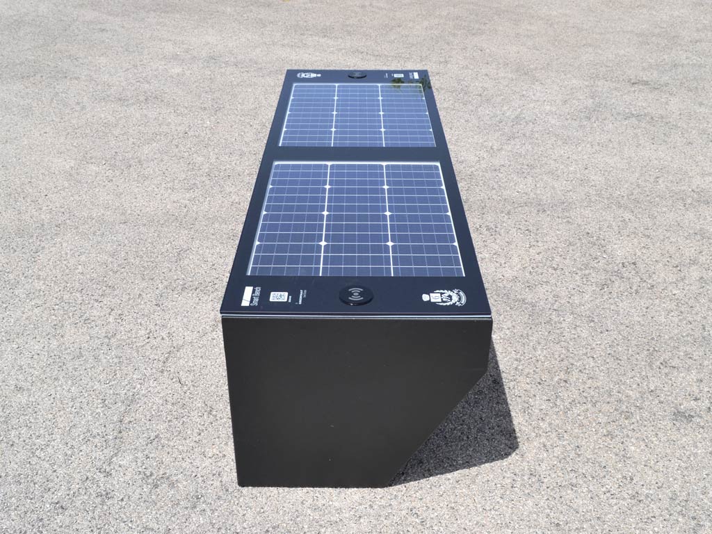 Prodotti Smart City - Panchina Viva Smart Bench Senza Schienale Fotovoltaica Foto 2 Panchina Viva Smart Bench Senza Schienale Fotovoltaica Foto 2