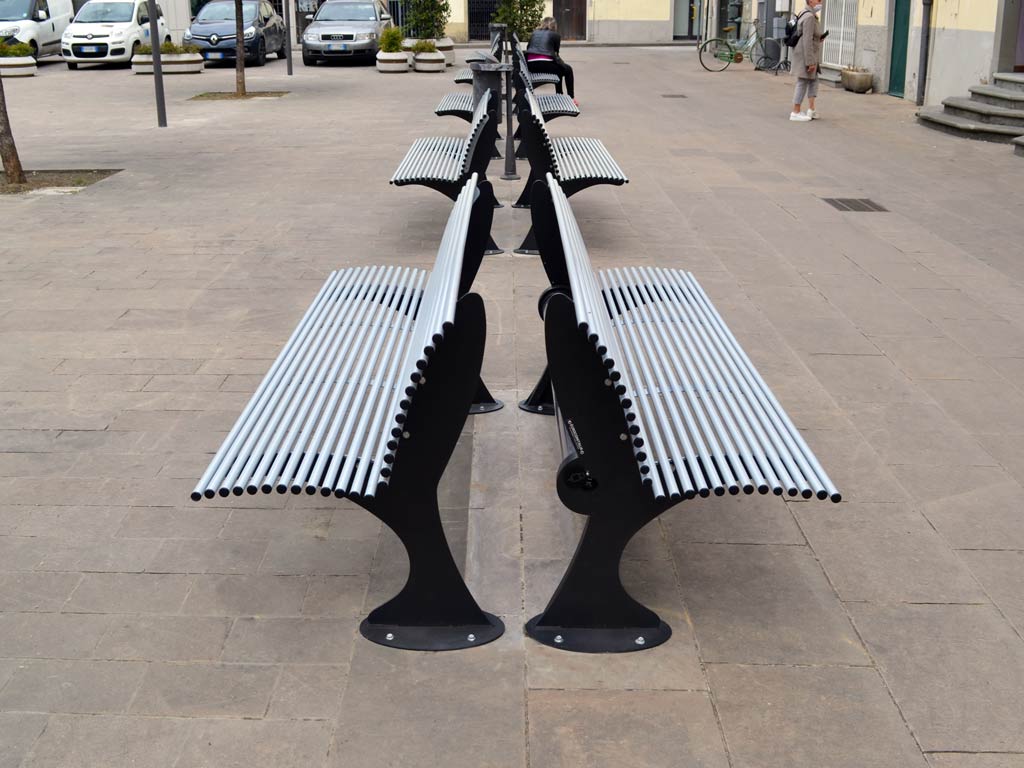 Installazione panchine Shark e Shark Smart presso comune di Campi Bisenzio (FI) - Panchina Shark E Shark Smart Acciaio Verniciato Arredo Urbano 2 Panchina Shark E Shark Smart Acciaio Verniciato Arredo Urbano 2