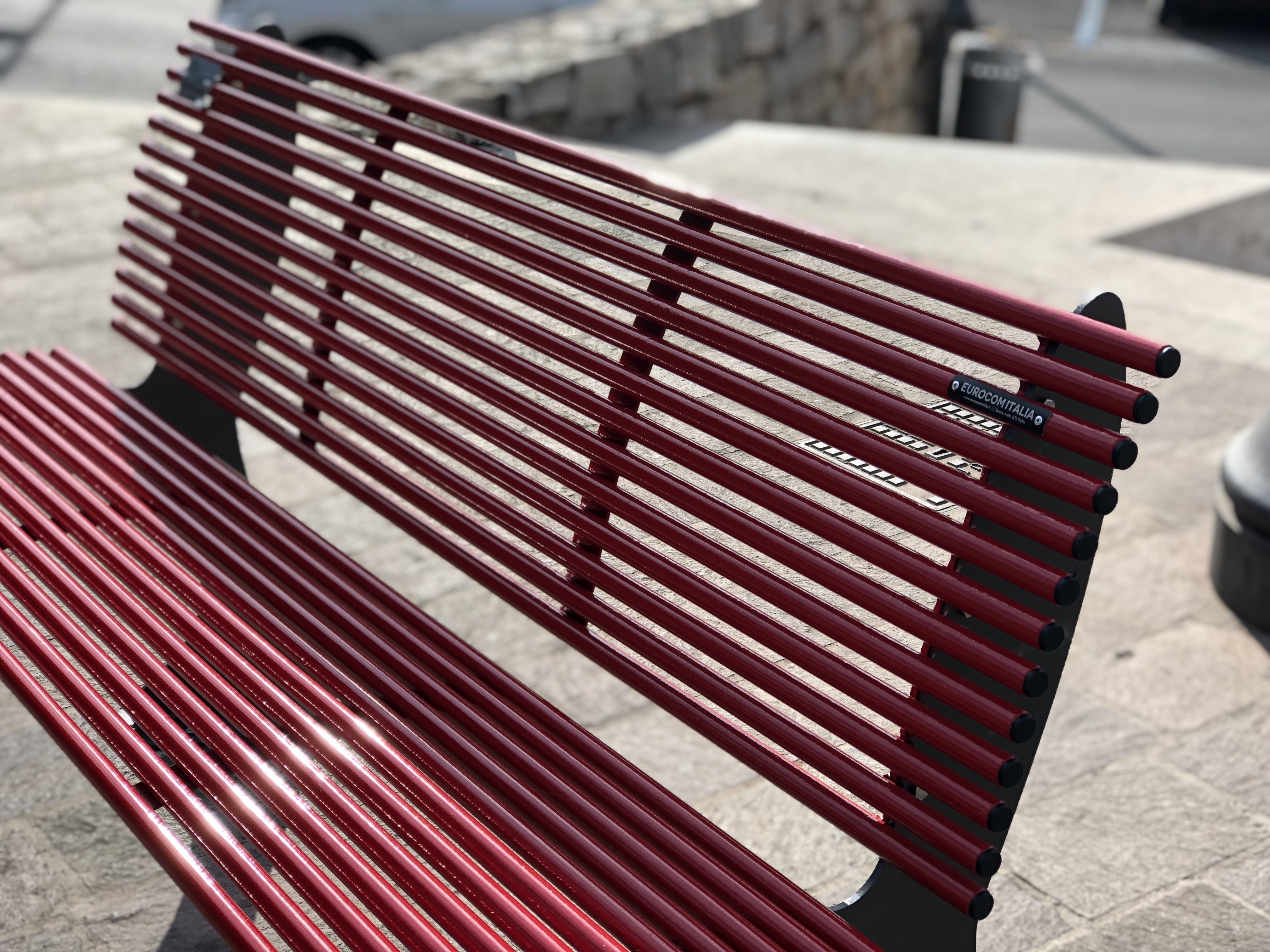 Contro la violenza sulle donne - Panchine Shark Rosse Contro Violenza Sulle Donne Sezze Panchine Shark Rosse Contro Violenza Sulle Donne Sezze